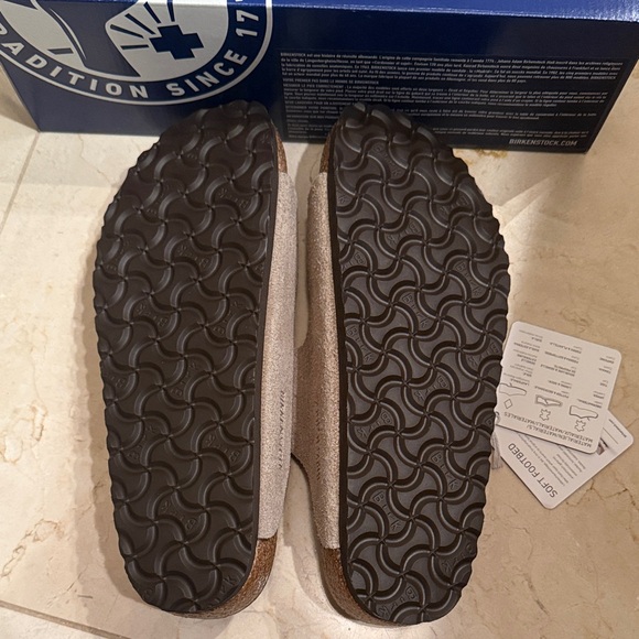 Birkenstock Arizona Sandels. Suede leather. Color taupe - Picture 4 of 4